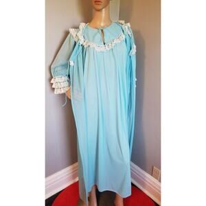 70s Vintage Robin Egg Blue Peignoir in Silky Soft Nylon and Lace - L